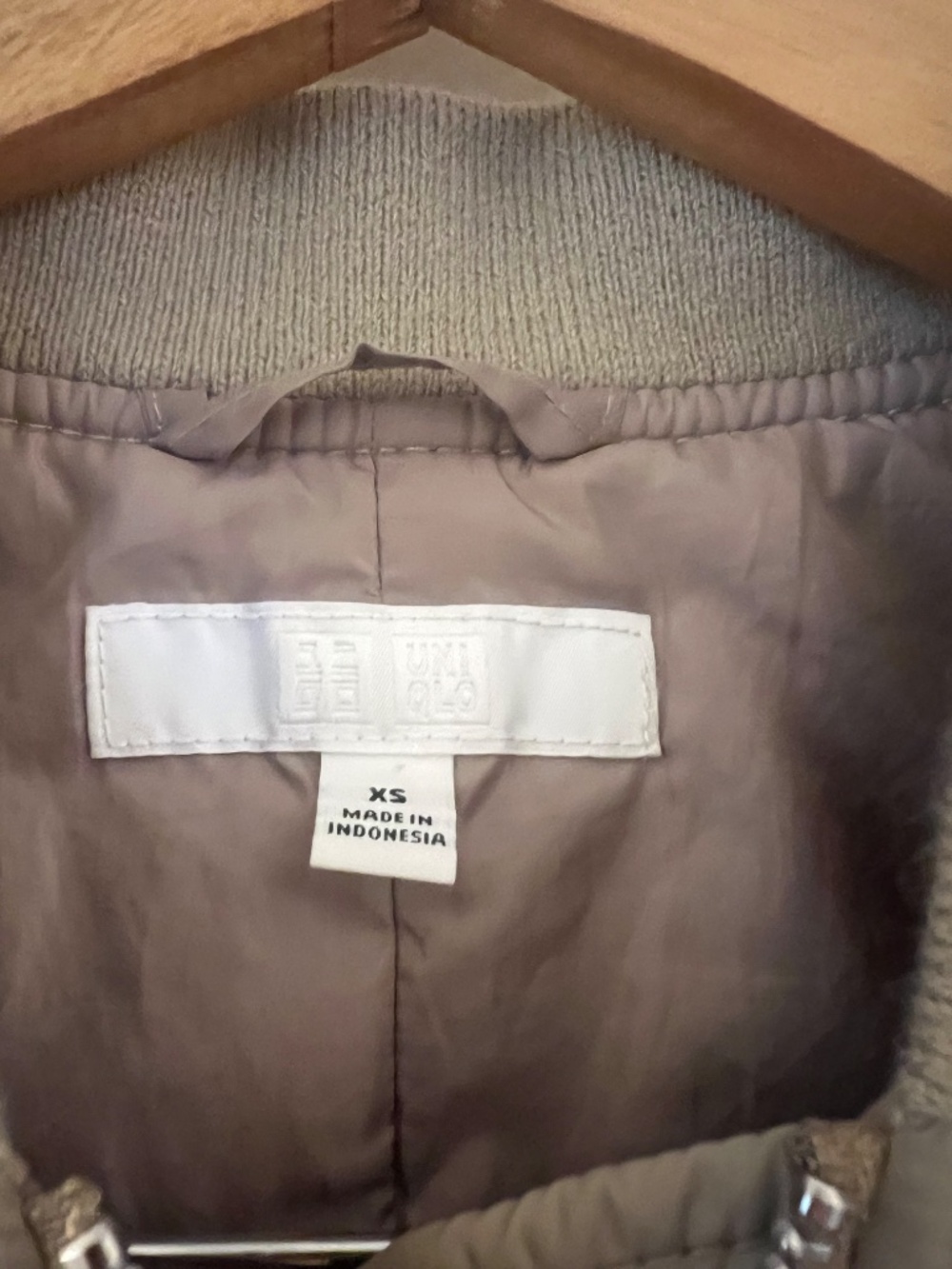 Uniqlo Tan Khaki Bomber Jacket XS Ribbed Collar Zip Up Cropped Utility Coat - Picture 4 of 5
